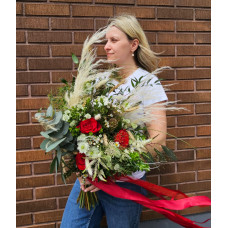 Букет невесты с полевыми цветами и пампой