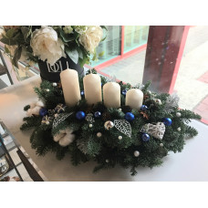 Adventes kompozīcija zilos toņos Adventes kompozīcija zilos toņos