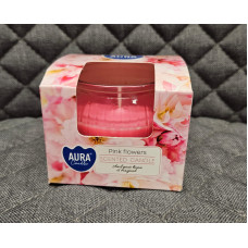 Aromatic candle with the scent of pink flowers