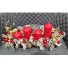 Advent composition in red tones