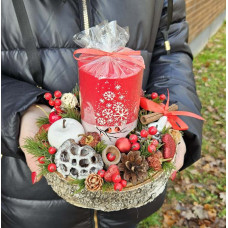 Рождественская свеча в красных тонах Рождественская свеча в красных тонах