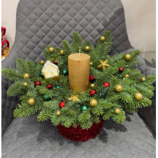 Red/gold/green Christmas candle in a velvet box