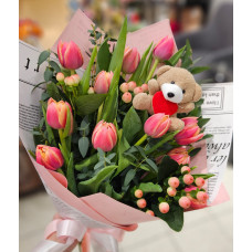 Bouquet - Bear with tulips and berries Bouquet - Bear with tulips and berries