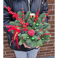 Рождественская композиция в горшочке с одним подсвечником